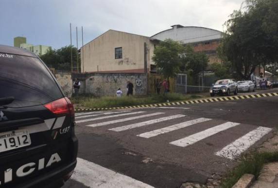 Leo Edson Schwalb foi baleado na cabeça e no 

abdômen e encaminhado ao HPS