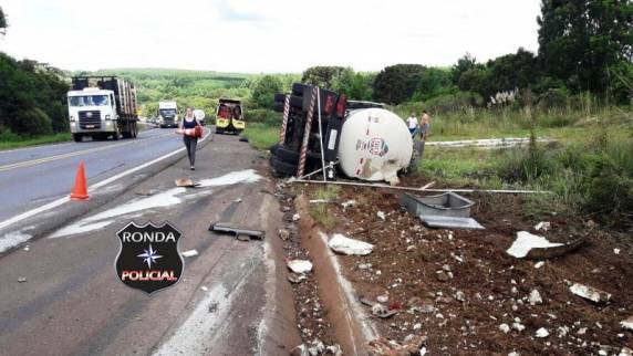 Caminhoneiro tem braço amputado em grave acidente na BR-282 - foto 2