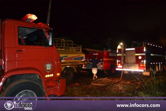 Bombeiros de Nonoai e FW combatem incêndio de grandes
proporções, em Planalto - foto 5