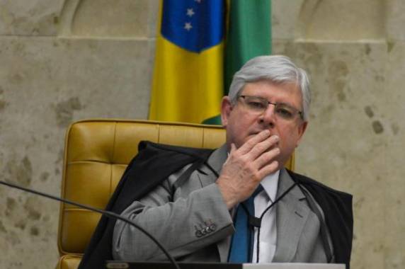 Pelo menos 30 pedidos contra ministros, 

senadores e deputados já estão prontos para serem apresentados ao STF