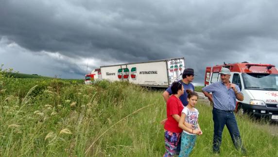Grave acidente envolve automóvel e caminhão argentinos na BR 285 - foto 4