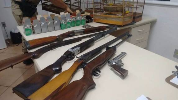 Operação policial apreende armas munições em Chapecó - foto 2