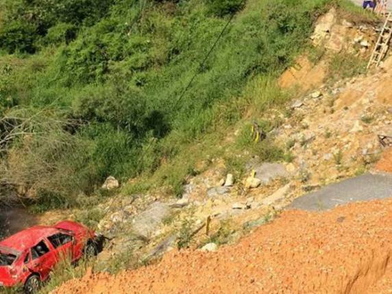 Quatro pessoas ficaram 

feridas na madrugada de domingo (5)