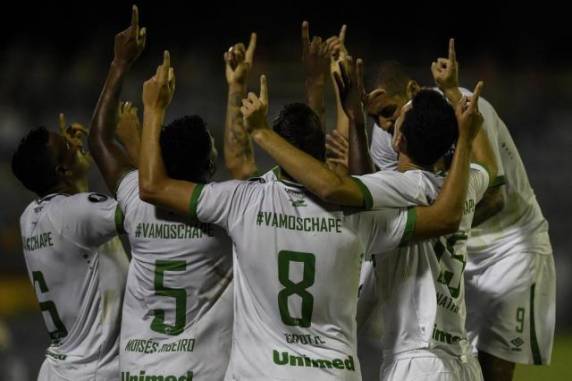 Catarinenses contaram com gols de Reinaldo e Luiz 

Antônio na Venezuela
