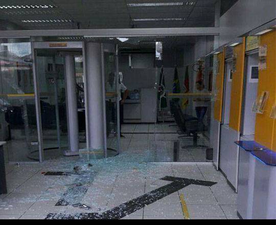 Quadrilha assalta duas agências bancárias em Fontoura Xavier, RS - foto 3