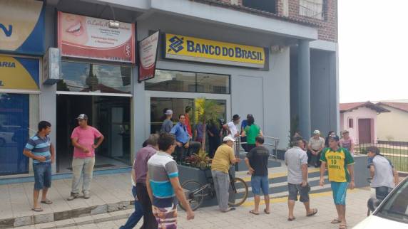 Quadrilha assalta duas agências bancárias em Fontoura Xavier, RS - foto 5