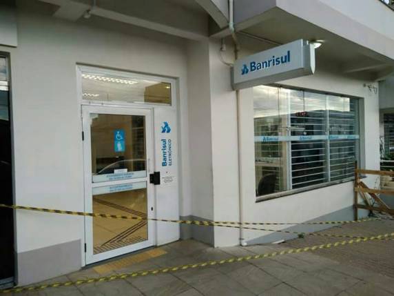 Quadrilha assalta duas agências bancárias em Fontoura Xavier, RS - foto 6