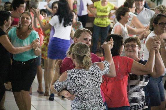 Mais de 400 mulheres participam do XX Encontro da
Mulher em Três de Maio - foto 3