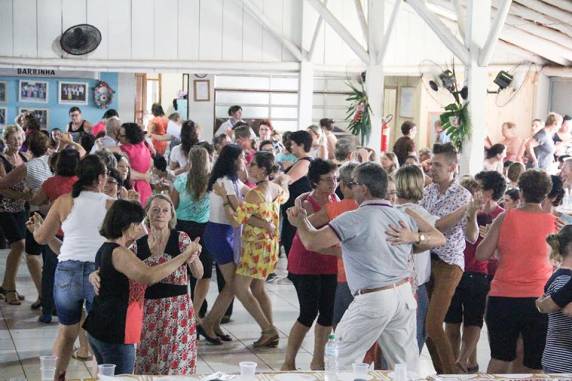 Mais de 400 mulheres participam do XX Encontro da
Mulher em Três de Maio - foto 4