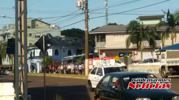Colisão entre carro e moto deixa uma mulher
ferida no Centro de Três de Maio - foto 5