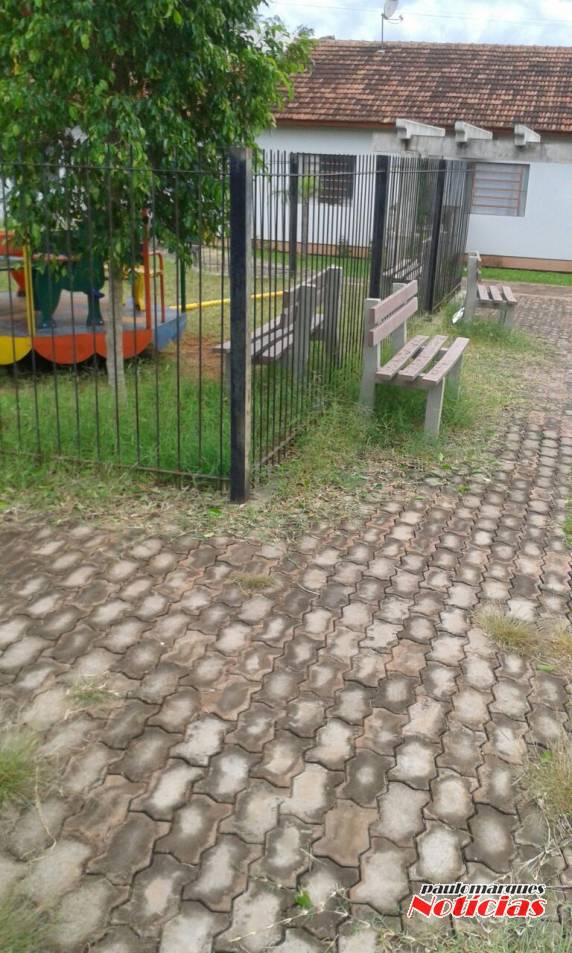 Moradores do bairro
Oriental reclamam de abandono da pracinha - foto 3