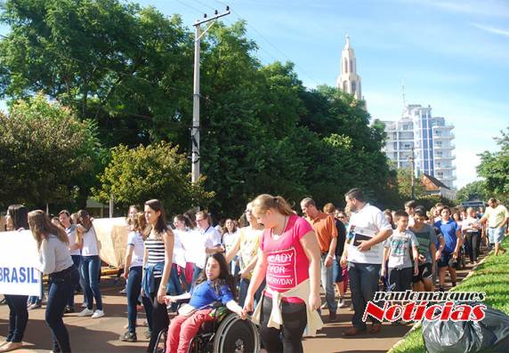 Trabalhadores e estudantes protestam contra 

reforma da Previdência em Três de Maio - foto 2