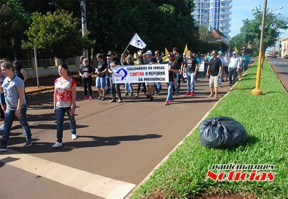 Trabalhadores e estudantes protestam contra 

reforma da Previdência em Três de Maio - foto 5
