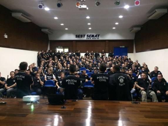 Operação policial desarticula esquema de tráfico de
drogas na região de Santa Rosa e Três de Maio - foto 8