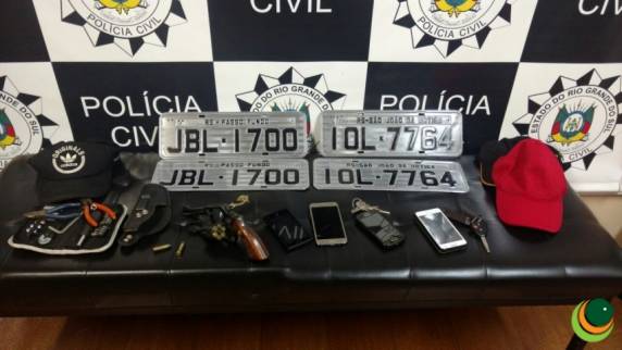 Polícia Civil prende quadrilha especializada em roubar caminhonetes
e levar ao Paraguai - foto 2