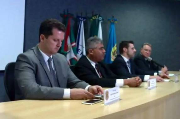 Executivos do frigorífico JBS e da empresa BRF Brasil foram presos durante o cumprimento de 

mandados judiciais, nesta sexta-feira