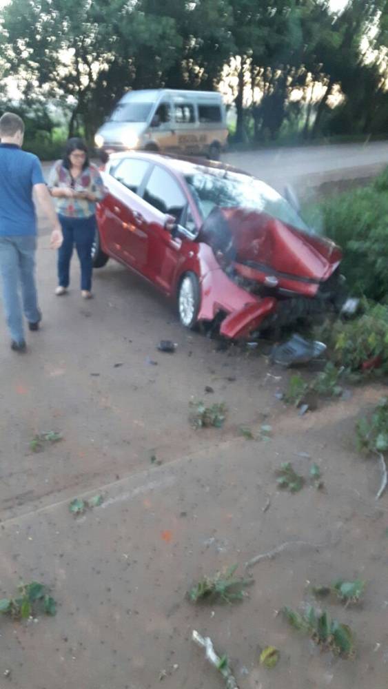 Jovem de Três de Maio escapa ileso em grave acidente na RSC 472 em Santa Rosa - foto 5