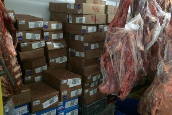Avaliada em R$ 1 milhão, a carga seria distribuída entre frigorífico e açougues 

do Litoral Norte
