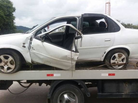 Ao menos dois jovens morrem em acidentes nas
rodovias de SC - foto 3