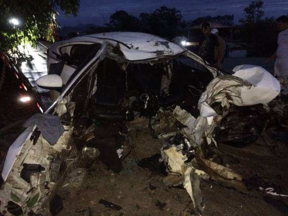 Ao menos dois jovens morrem em acidentes nas
rodovias de SC - foto 2