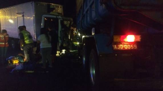 Condutor alcoolizado bate na BR-101 em viaturas da PRF e dos bombeiros - foto 7