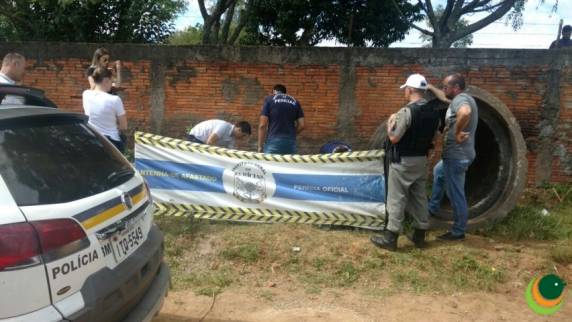 A vítima foi morta a pauladas ou pedradas