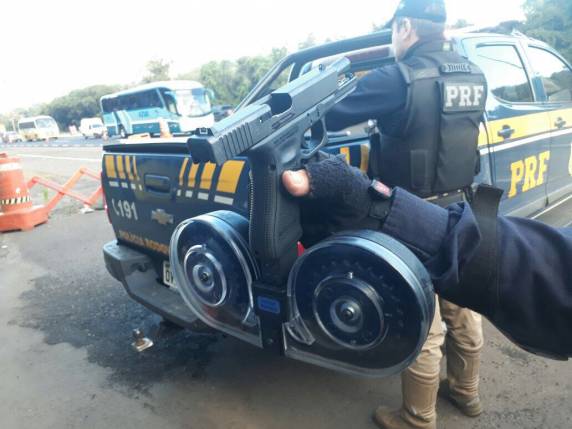 Armas importadas de calibre restrito no país estavam com adaptadores que poderiam torná-las com poder de fogo similar a metralhadoras