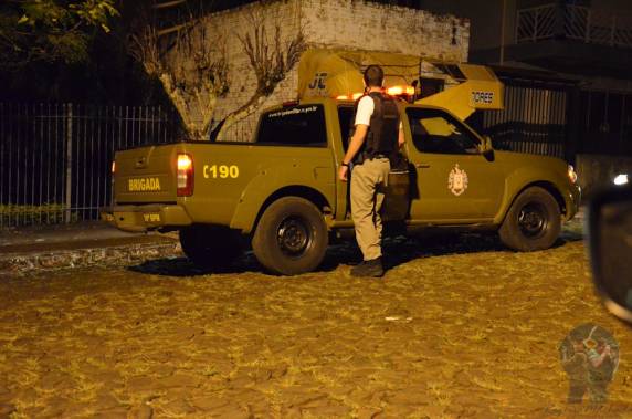 Elementos são presos por
tentativa de furto em banco no município de Sarandi - foto 7