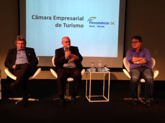 Secretário do Turismo, Leonel Pavan (E), presidente da Fecomércio-SC, 

Bruno Breithaupt, e presidente da Embratur, Vinicius Lummertz