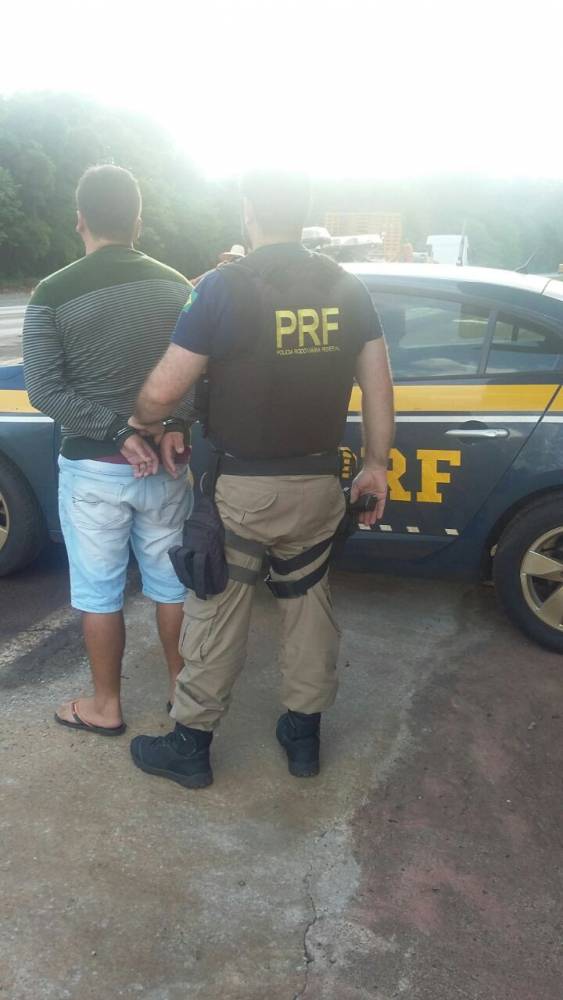 PRF prende homem com mandado
de prisão em aberto na BR 285 em Ijuí - foto 2