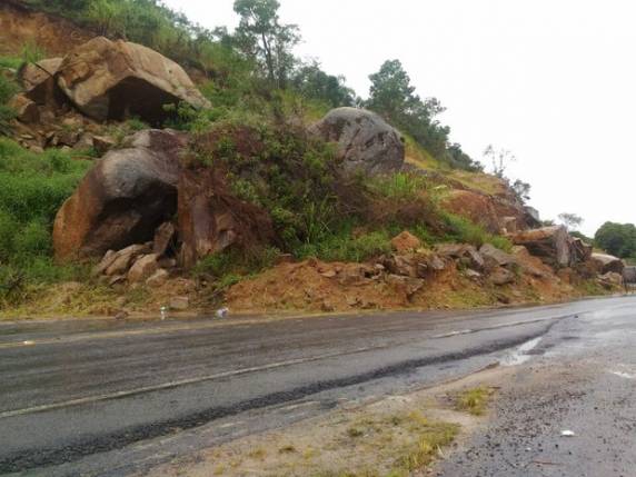Estrada fica no limite com Pescaria Brava, às margens da rodovia
