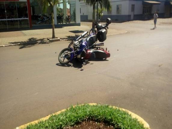 Motocicletas se chocaram na Avenida Ijuí