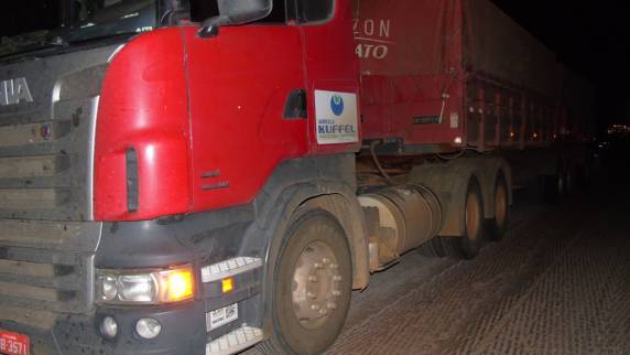 Condutor foge depois de colidir veículo em carreta na RS 223 em Ibiruá - foto 2