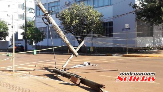 Jovem perde o controle de veículo e bate em poste da rede elétrica no Centro de Giruá - foto 3