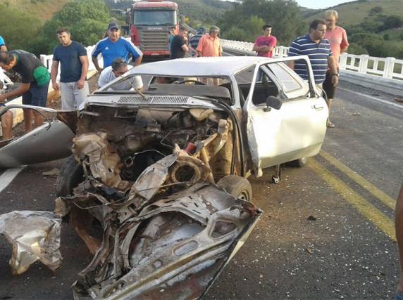 Colisão ocorreu no km 193 da BR-392, sobre ponte do Arroio Areião, diz PRF