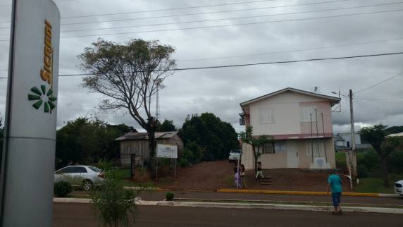 Bandidos assaltam agência bancária em frente a Brigada Militar em
Santa Cecília do Sul - foto 2