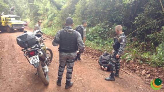 ROCAM prende
assaltante com carga de cigarros roubada em Pontão - foto 8