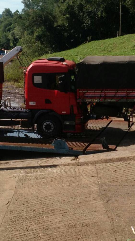 Vídeo: acidente inusitado na aduana de Porto Xavier - foto 2
