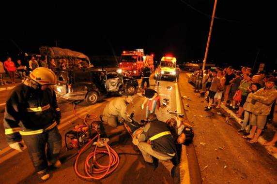 Mulher morre e três pessoas ficam feridas em colisão na RSC-287 - foto 2