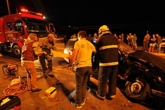 Mulher morre e três pessoas ficam feridas em colisão na RSC-287 - foto 4