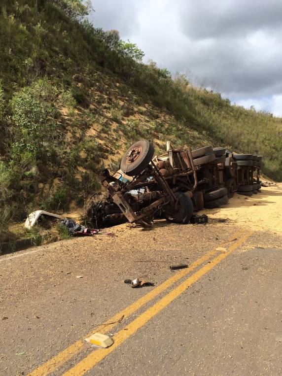 Caminhoneiro de
Santo Ângelo morre em acidente na RSC-153 - foto 4
