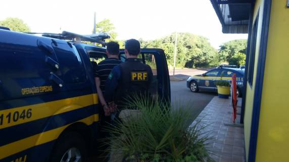 PRF recupera veículo e cumpre dois mandados de
prisão em ações de combate ao crime - foto 3