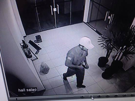 Para entrar, criminoso mentiu ao porteiro que um homem havia pulado o muro