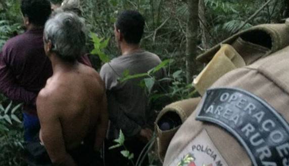 'Um dos participantes admitiu que deixou a mulher em casa, com um filho 

recém-nascido, para participar da farra", conforme a PM