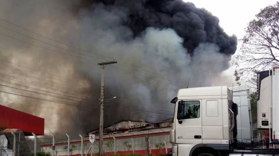 Incêndio atinge empresa em Nova Santa Rita - foto 3