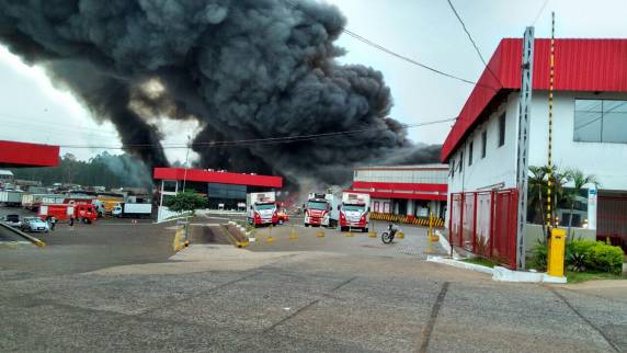 Incêndio atinge empresa em Nova Santa Rita - foto 4