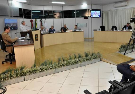 Vereadores receberam denúncias sobre imóvel que 

armazenava donativos e moto que foi doada à prefeitura há quase dois anos
