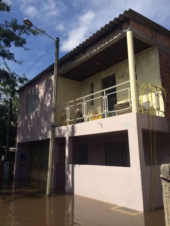 Cheia do Rio Ibirapuitã tira famílias de casa em Alegrete - foto 2