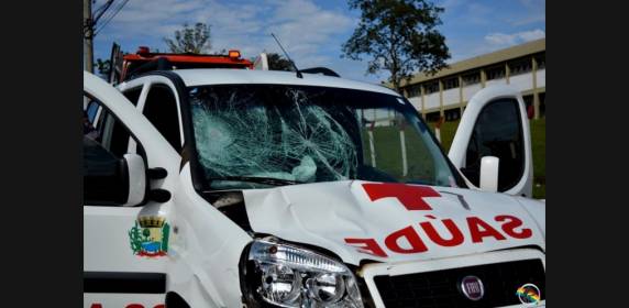 Acidente entre
carro e moto deixa dois feridos em São Miguel do Oeste - foto 3