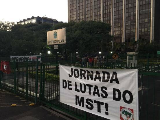 O ato marca a Jornada Nacional de Lutas pela Reforma Agrária, conhecida como Abril Vermelho